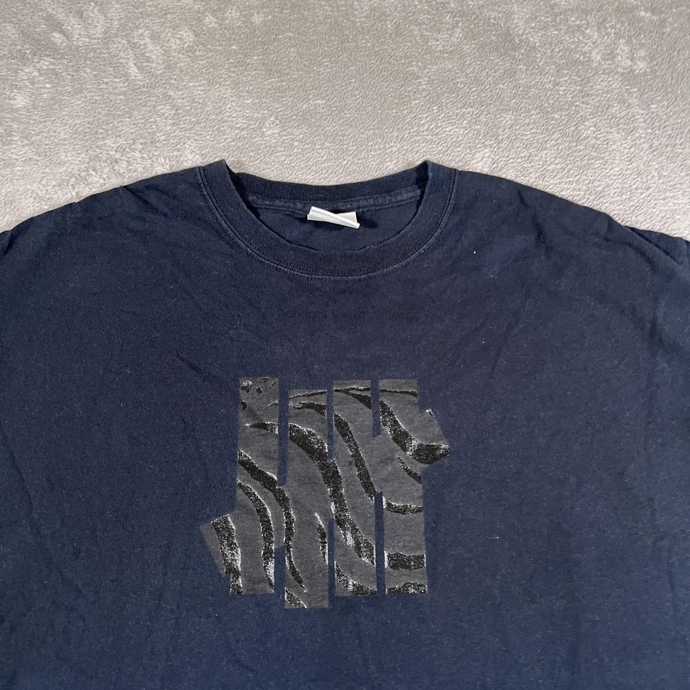 Undefeated Shirt Mens XL Black Zebra Strikes Dynamite 5 Graphic Streetwear Tee